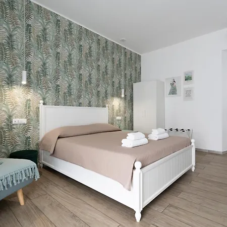 Molo '93 - Roomsandsea Pensionat