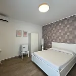 Molo '93 - Roomsandsea ゲストハウス 3*