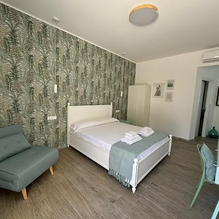 Gasthuis Molo '93 - Roomsandsea Belvedere Marittimo